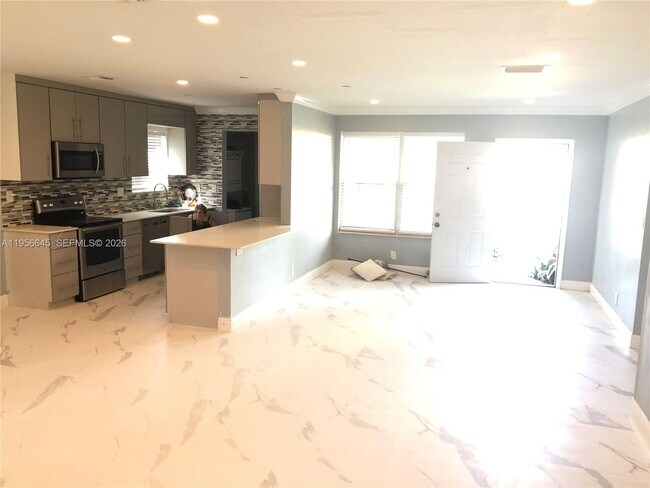 Building Photo - 223 SW 10th St