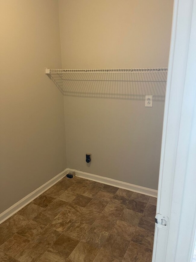 Building Photo - 3 Bed 2 Bath Home North Nashville