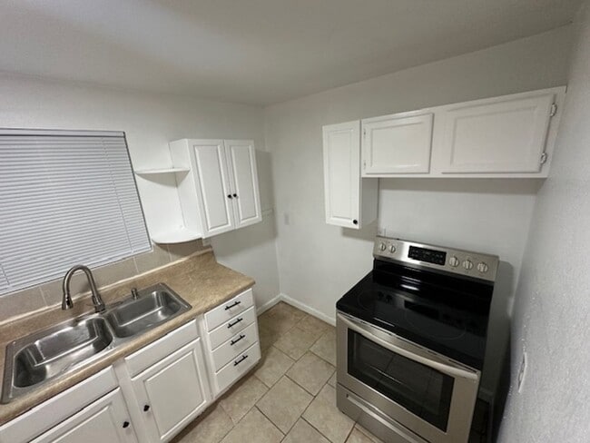 Building Photo - JP - Early