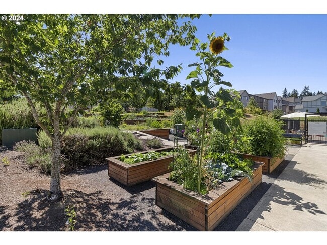 Building Photo - Beautiful 2-Bedroom, 2.5-Bath Townhome wit...