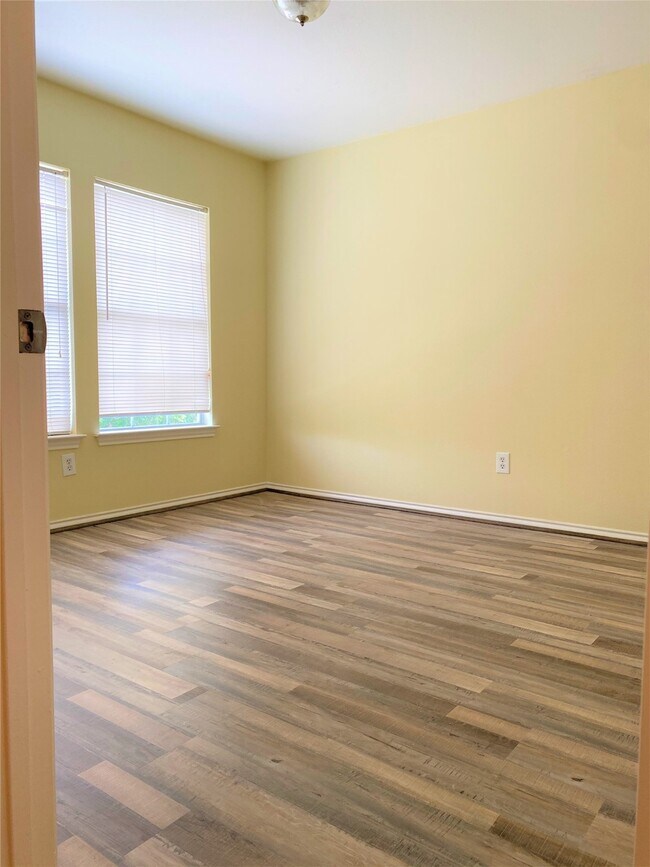 Building Photo - 12715 S Bayberry Bend Cir Dr