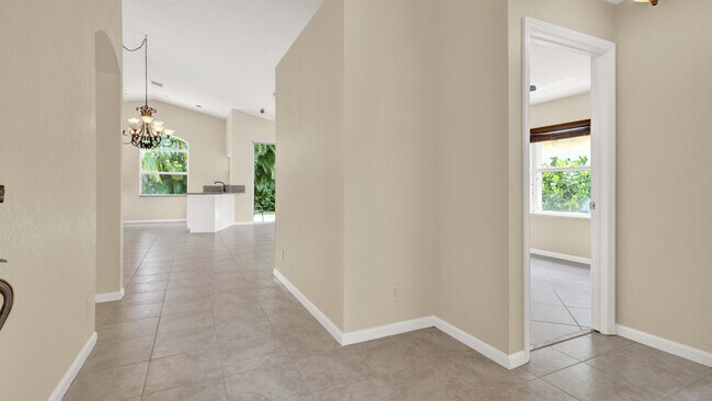 Building Photo - 13255 Royale Sabal Ct