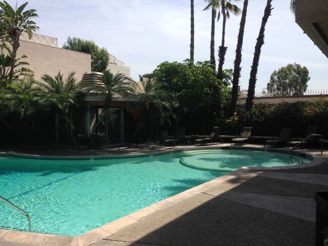 Building Photo - COMPLETELY UPDATED AND REMODELED ENCINO SP...