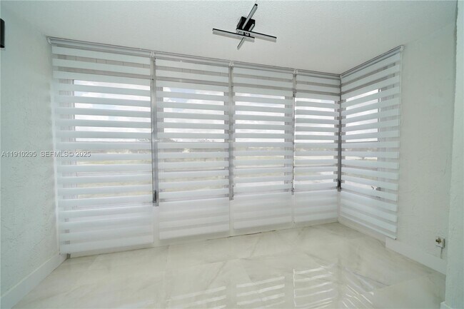 Building Photo - 2551 Aragon Blvd