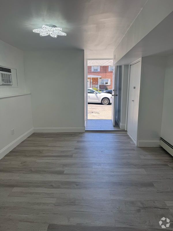 Building Photo - 208 Tibbetts Rd
