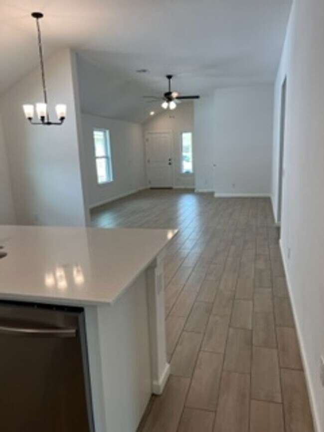 Building Photo - Captivating New Home!