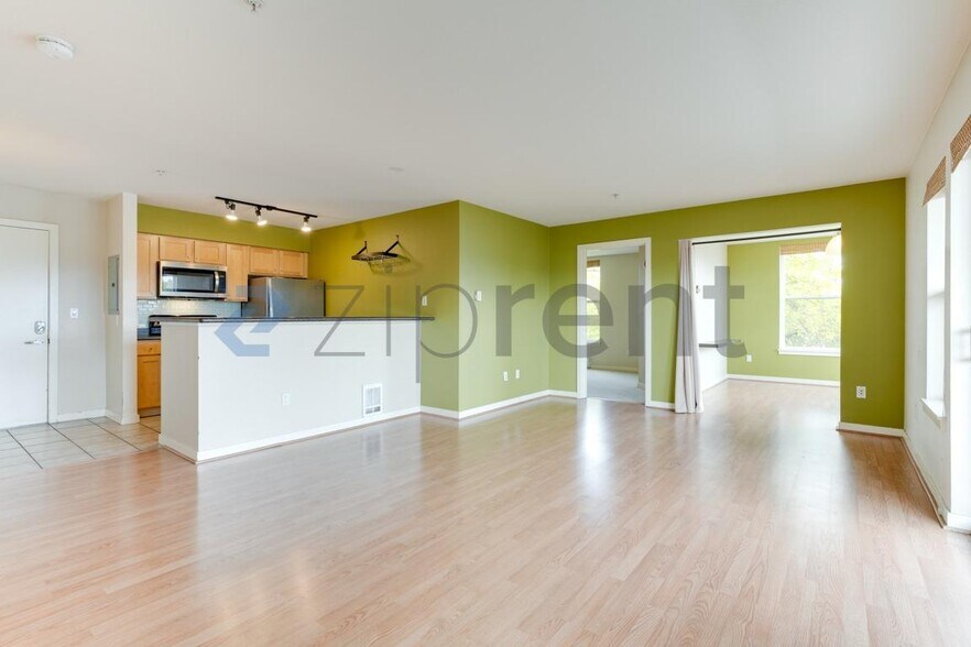Building Photo - Unit 501