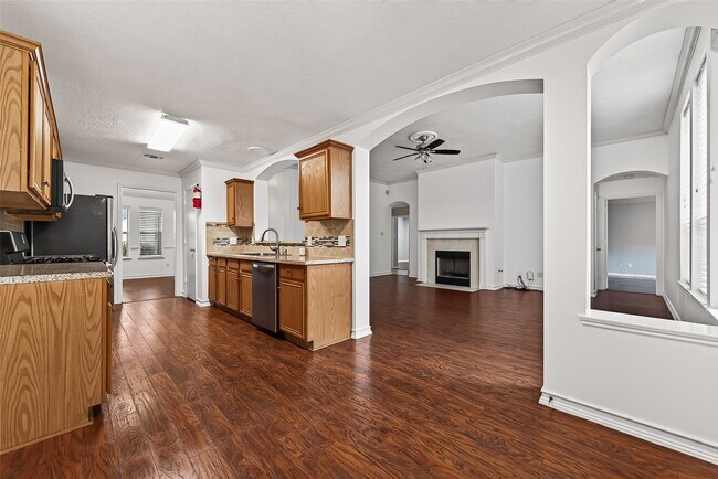 Building Photo - 9323 Eaglewood Shadows Ct