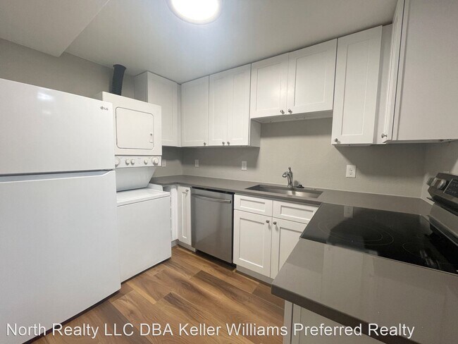 Building Photo - 2 br, 1 bath House - 1184 Clinton St. #B
