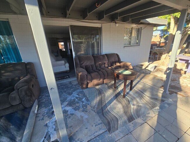 Building Photo - Rooms for Rent – Furnished, Lockable, & Private Backyard! 6 Spots Open.