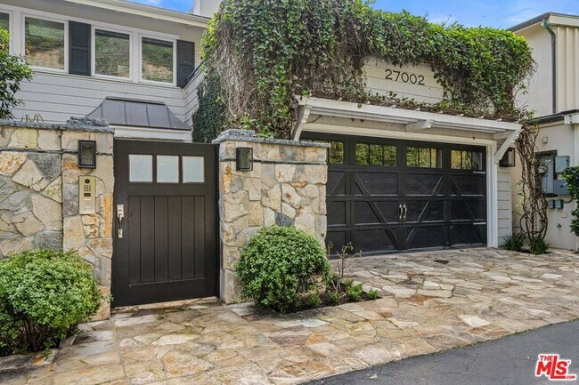 Building Photo - 27002 Malibu Cove Colony Dr