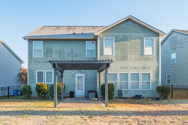 Building Photo - Third month rent free if you sign a lease before 01/31! Spacious 4 Bedroom, 3.5 Bath Home for Ren...