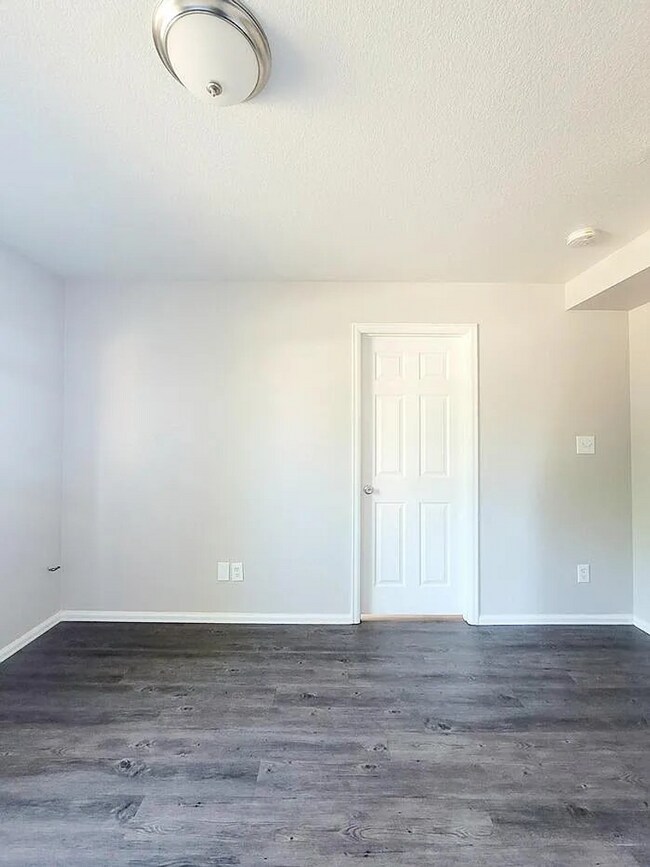 Building Photo - 1707 Oakshire Ln