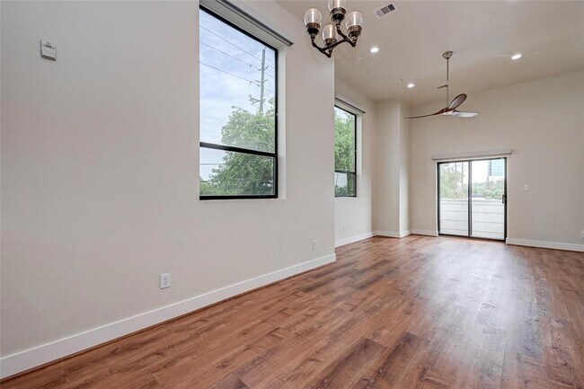 Building Photo - 2301 Camden Dr