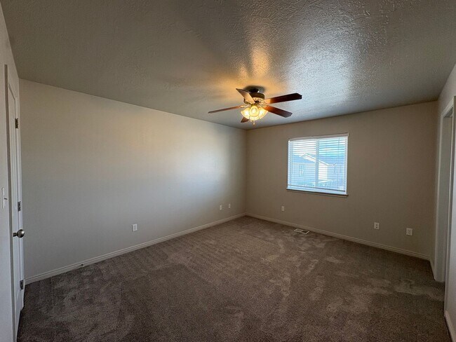 Building Photo - Clark Parkway Home