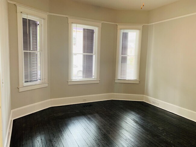 Building Photo - 23 E 40th St