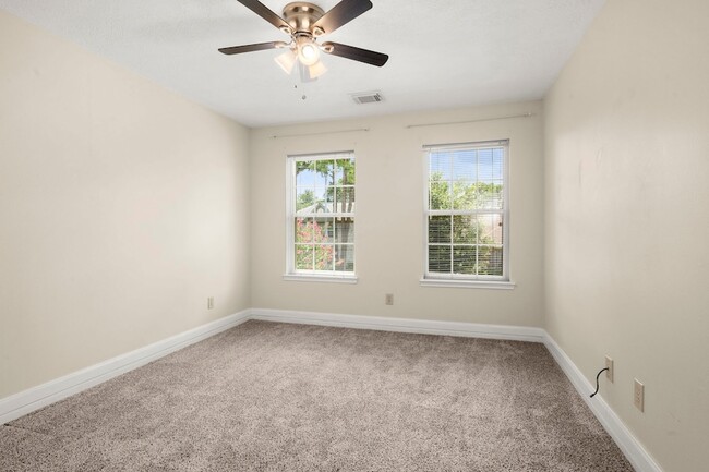 Building Photo - 16303 Lakestone Dr