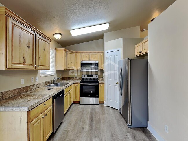 Building Photo - 617 S 375 W