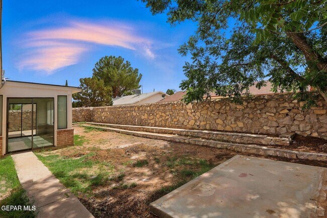 Building Photo - 11273 Ivanhoe Dr