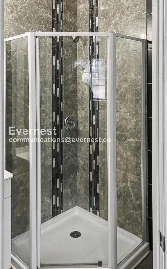 Building Photo - 1555 Myrtle Ave