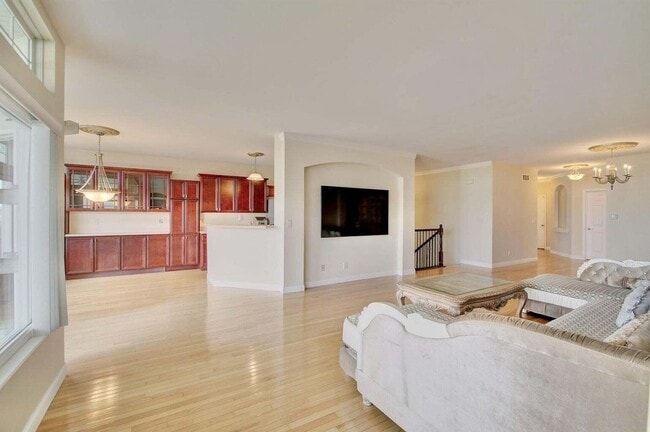 Building Photo - 459 Pinnacle Way