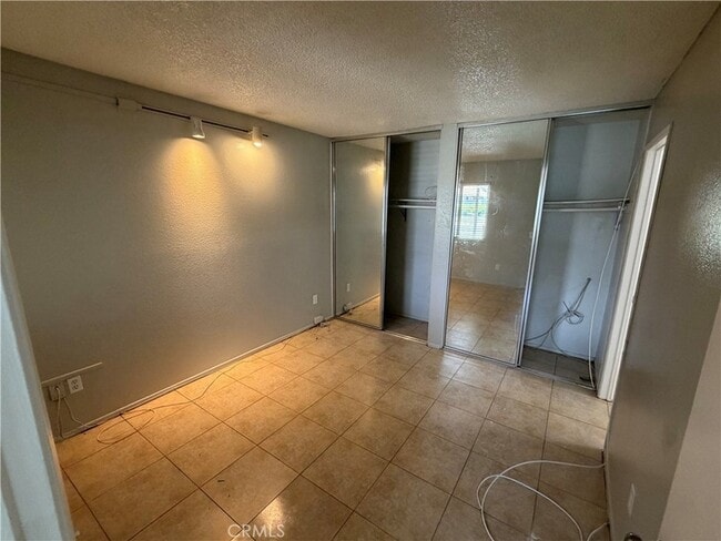 Building Photo - 3732 Oak Creek Dr