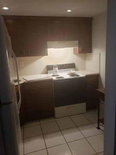 wood cabinets marble counters - 550 Bayshore Dr