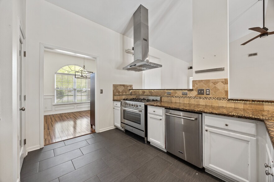 Building Photo - 125 Coldsprings Dr