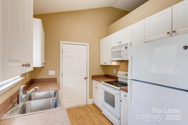 Building Photo - 122 Oak Haven Dr
