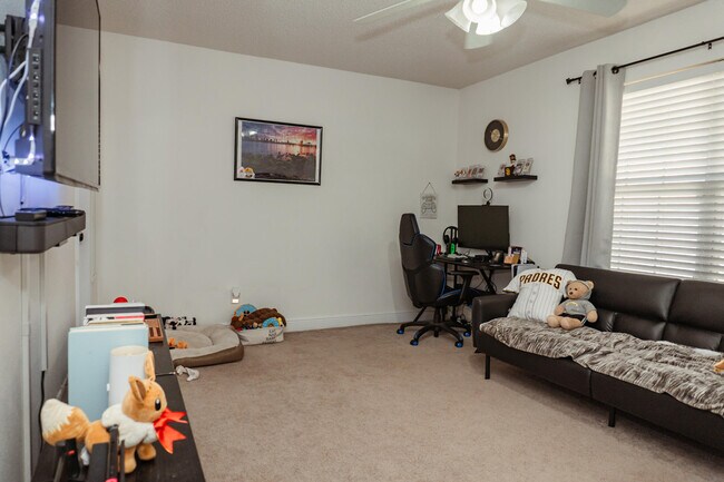 Building Photo - 641 Territory Ln