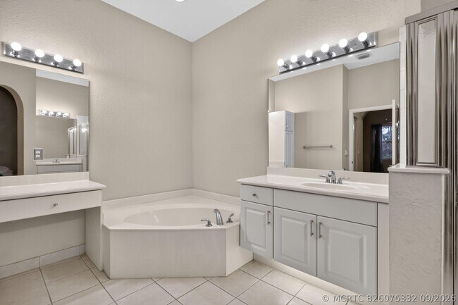 Building Photo - 2426 Sandy Cay