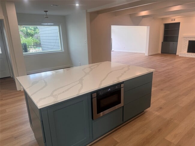 Building Photo - 4726 Ivanhoe St