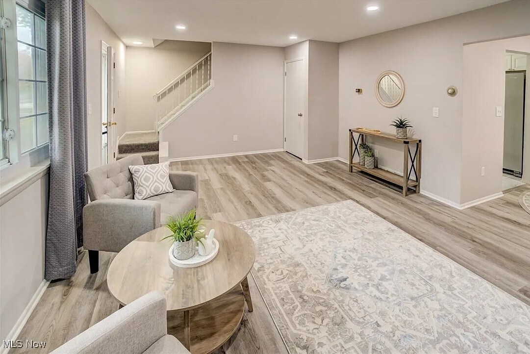 Building Photo - 38109 Poplar Dr