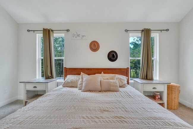 Building Photo - AVAILABLE NOVEMBER (PET FRIENDLY)