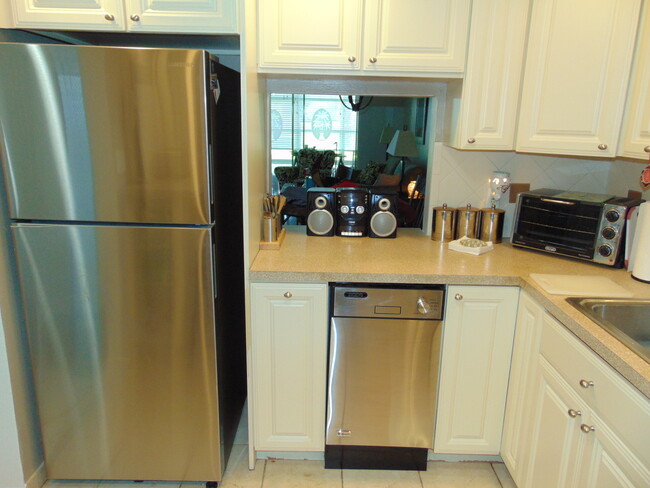 PART FURNISHED OR TURN KEY FURNISHED INCLUDING KITCHEN EQUIPTMENT - 1045 Country Club Dr