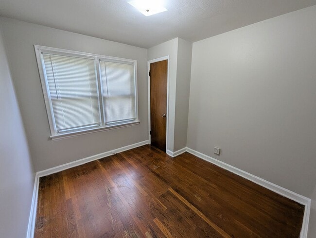 Building Photo - Cozy 3 Bedroom House!