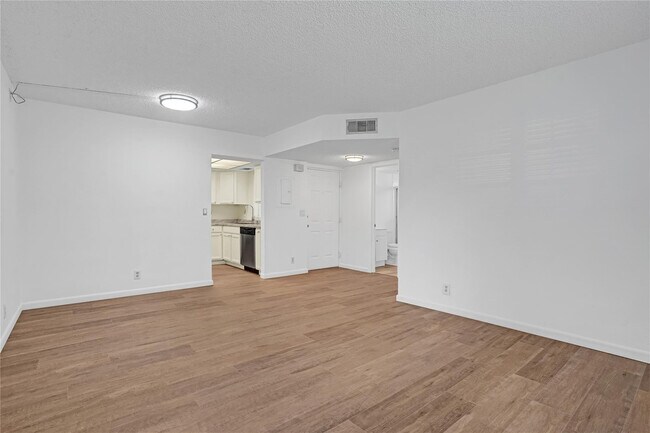 Building Photo - 1560 SE Royal Green Cir