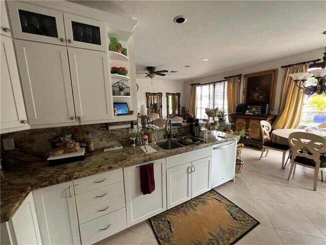 Building Photo - 9588 Lake Serena Dr