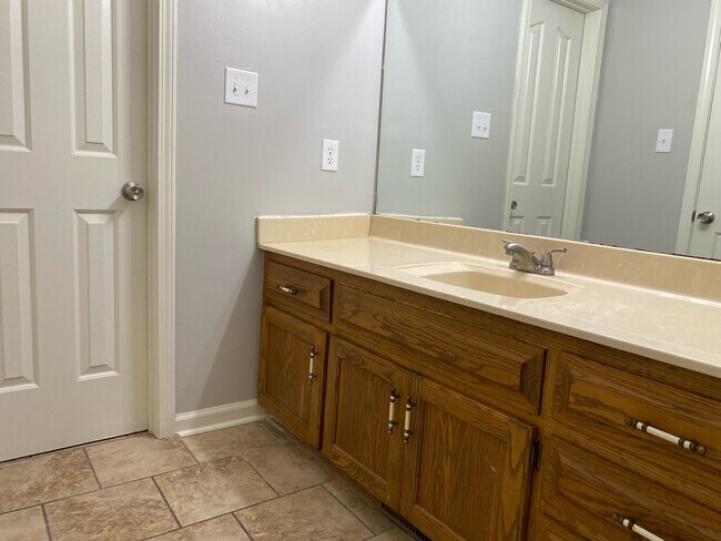 Building Photo - 55 Clement Dr