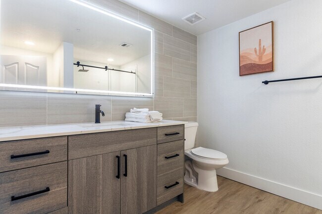 Building Photo - 15608 N 71st St