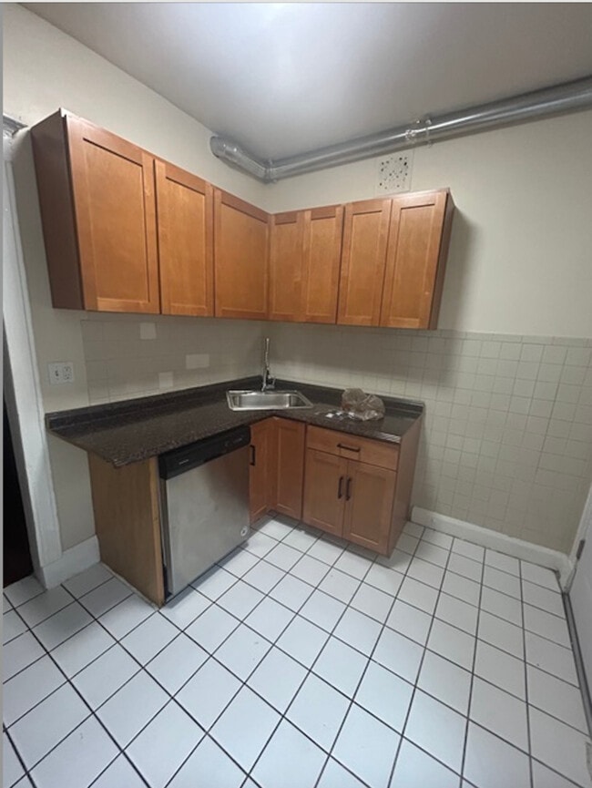 Building Photo - 3149 W Lyndale St