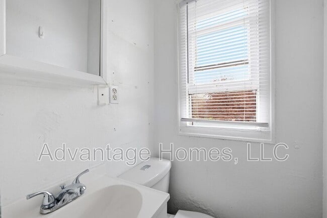 Building Photo - 1015 N Scott Ave