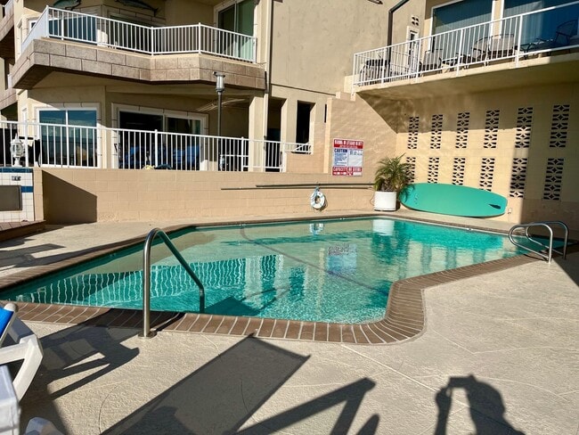 Building Photo - Live on The Sand of Sail Bay in Pacific Beach 1 Bedroom 1 Bath