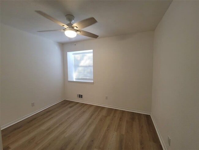 Building Photo - 2308 Barton Village Cir