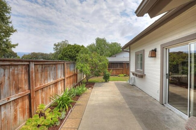 Building Photo - 6054 Ashley Pl