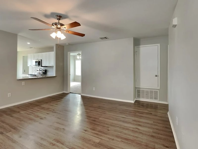 Building Photo - 1733 Vineridge Ln