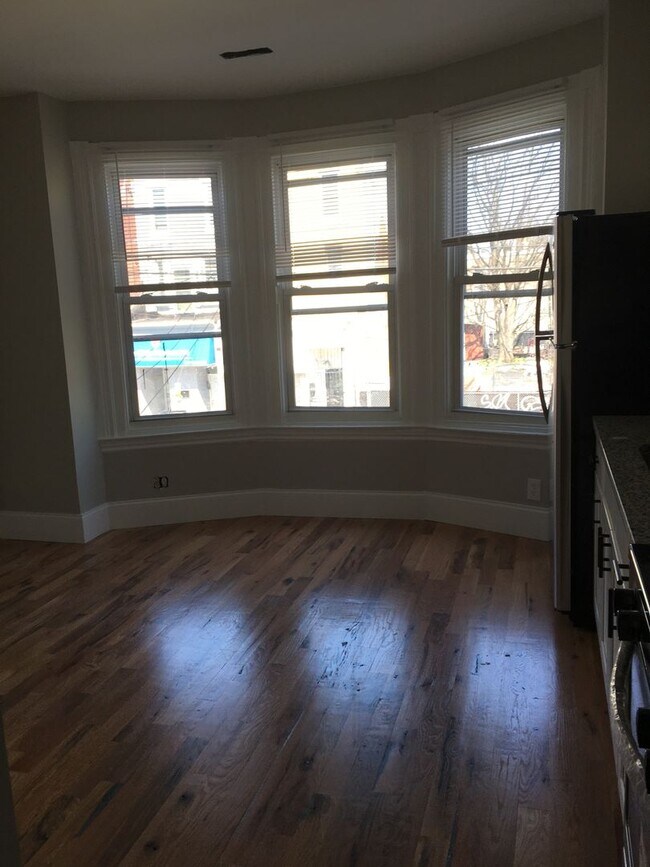 Building Photo - 5222 W Girard Ave