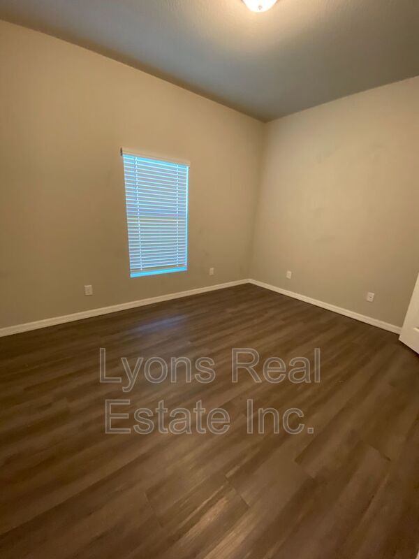 Building Photo - 2497 Cortland Ave