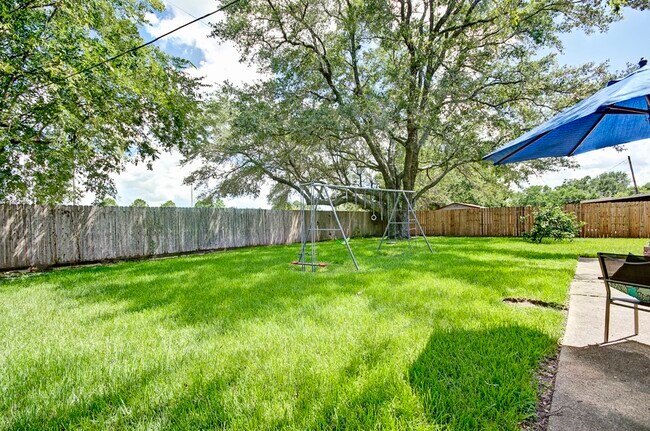 Building Photo - 609 Mary Ann Dr