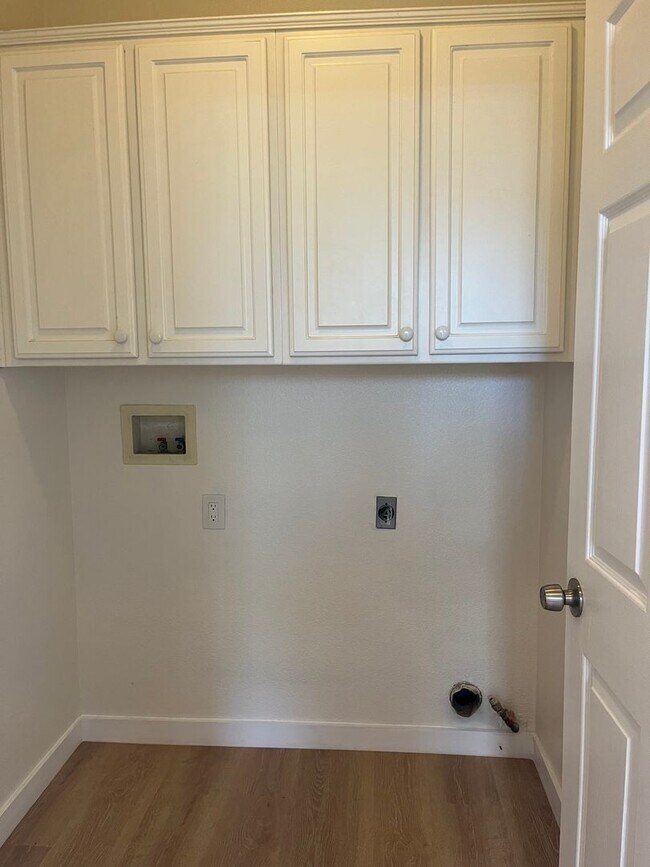 Building Photo - 2065 Banjo Dr